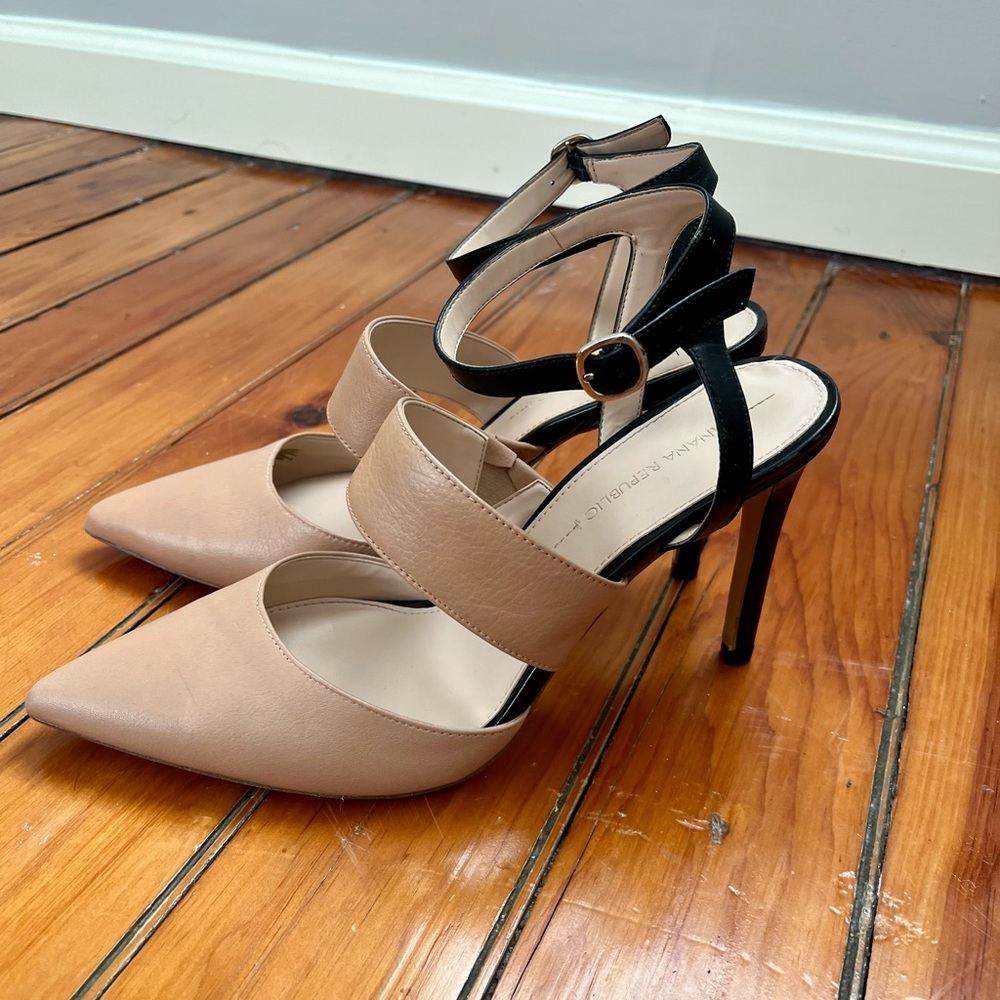 Banana Republic two-tone slingback heel